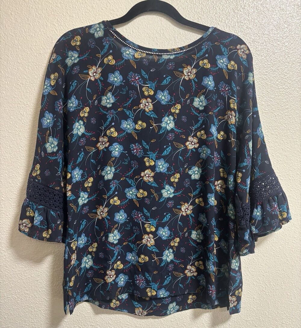 Boho Bell Sleeve Floral Blouse Peasant Size M Crochet Lace Detail Feminine